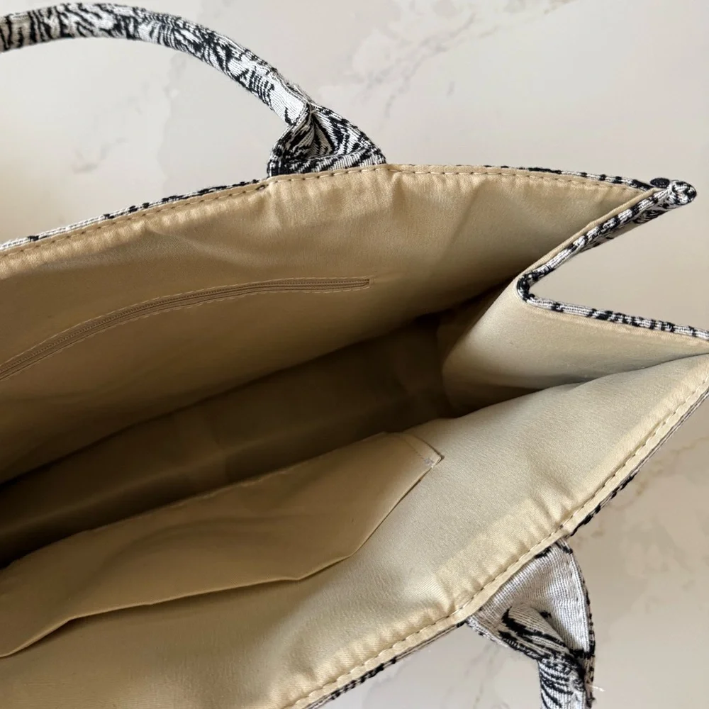Jungle Black & White Tote Bag - NEW